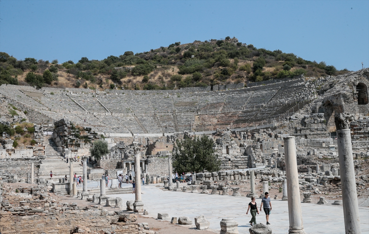 Efes 8500 yıllık yolculuğa çıkarıyor!