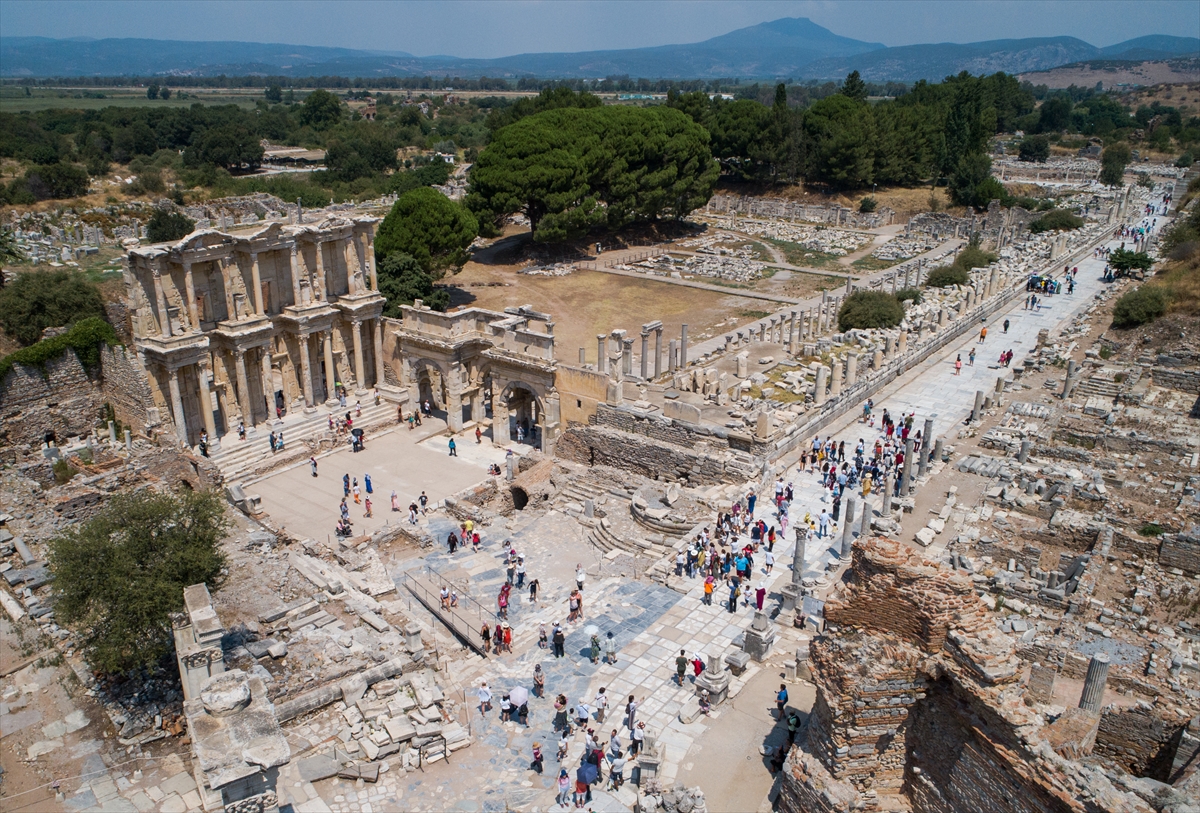 Efes 8500 yıllık yolculuğa çıkarıyor!