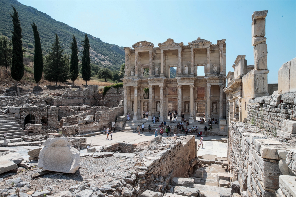 Efes 8500 yıllık yolculuğa çıkarıyor!