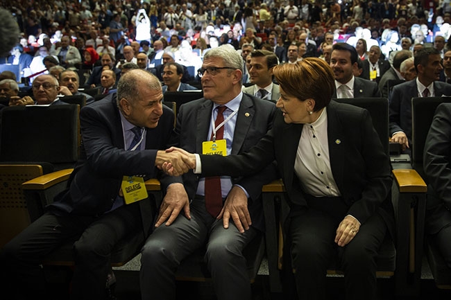 İYİ Parti kurultayından dikkat çeken kareler