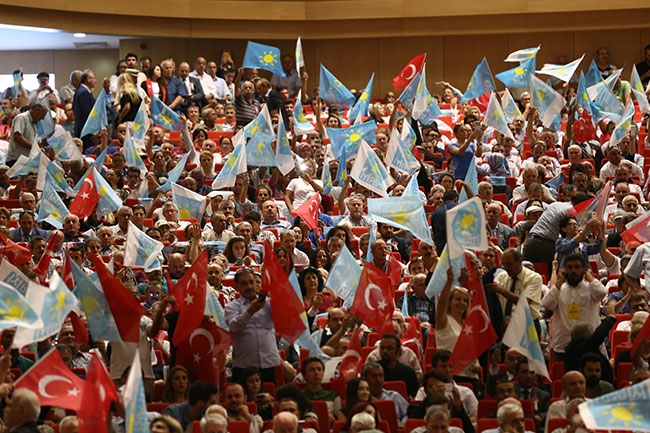 İYİ Parti kurultayından dikkat çeken kareler