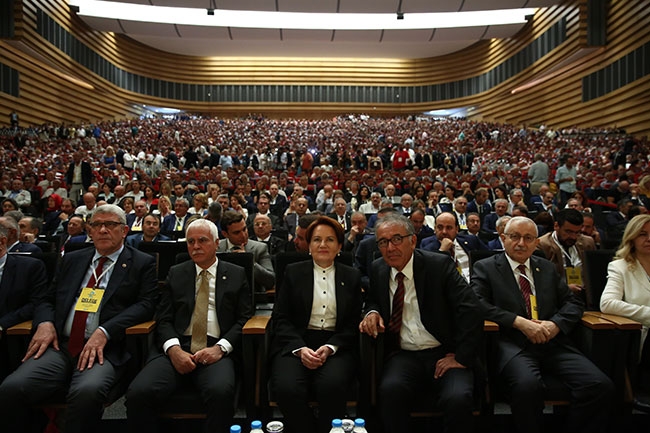 İYİ Parti kurultayından dikkat çeken kareler