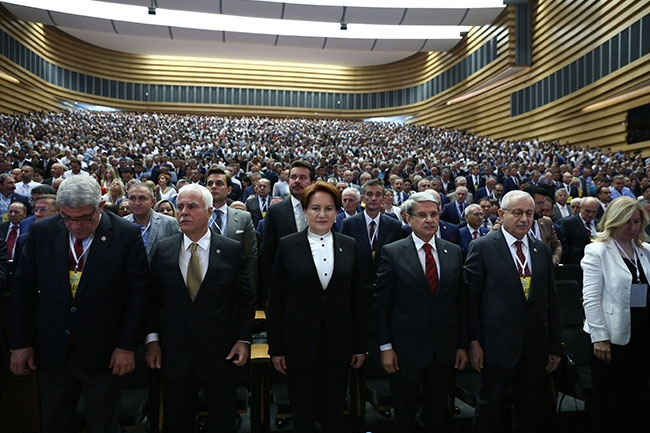 İYİ Parti kurultayından dikkat çeken kareler