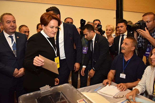 İYİ Parti kurultayından dikkat çeken kareler