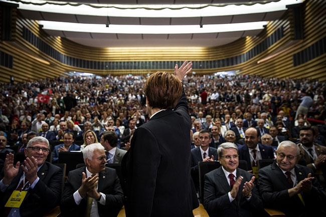 İYİ Parti kurultayından dikkat çeken kareler