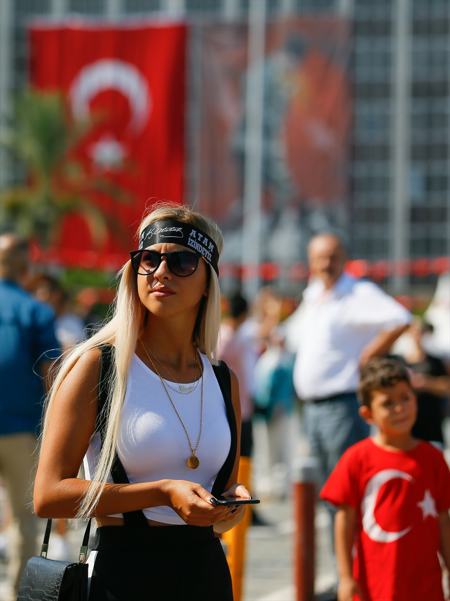 İzmir'de 'Zafer' sevinci