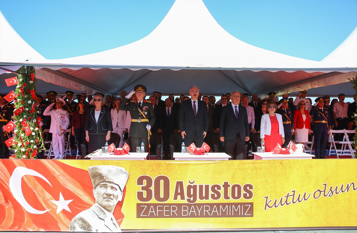 İzmir'de 'Zafer' sevinci
