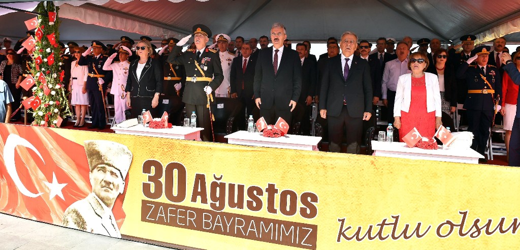 İzmir'de 'Zafer' sevinci