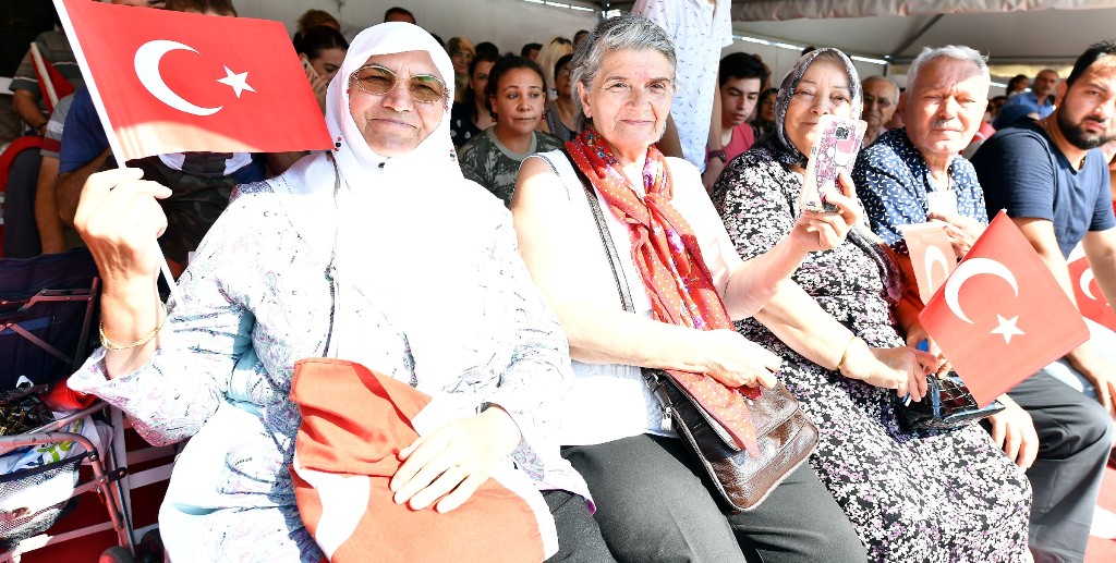 İzmir'de 'Zafer' sevinci