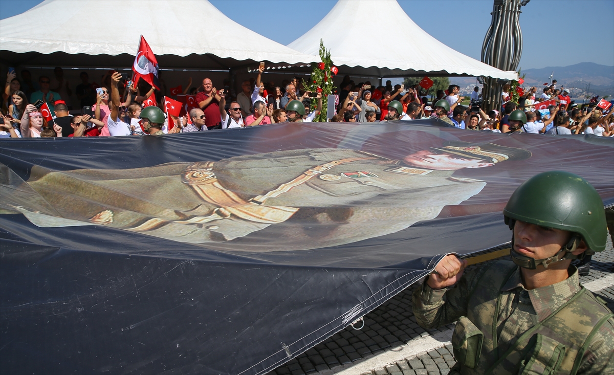 İzmir'de 'Zafer' sevinci