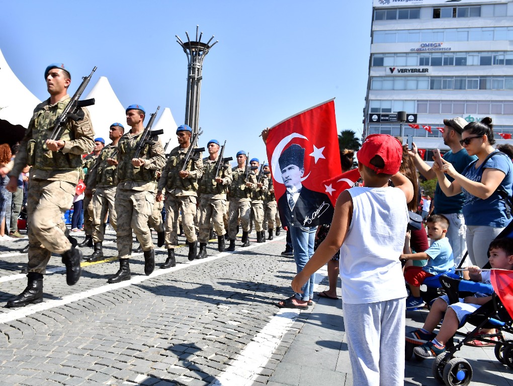 İzmir'de 'Zafer' sevinci