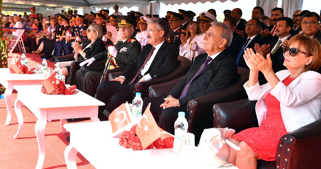 İzmir'de 'Zafer' sevinci