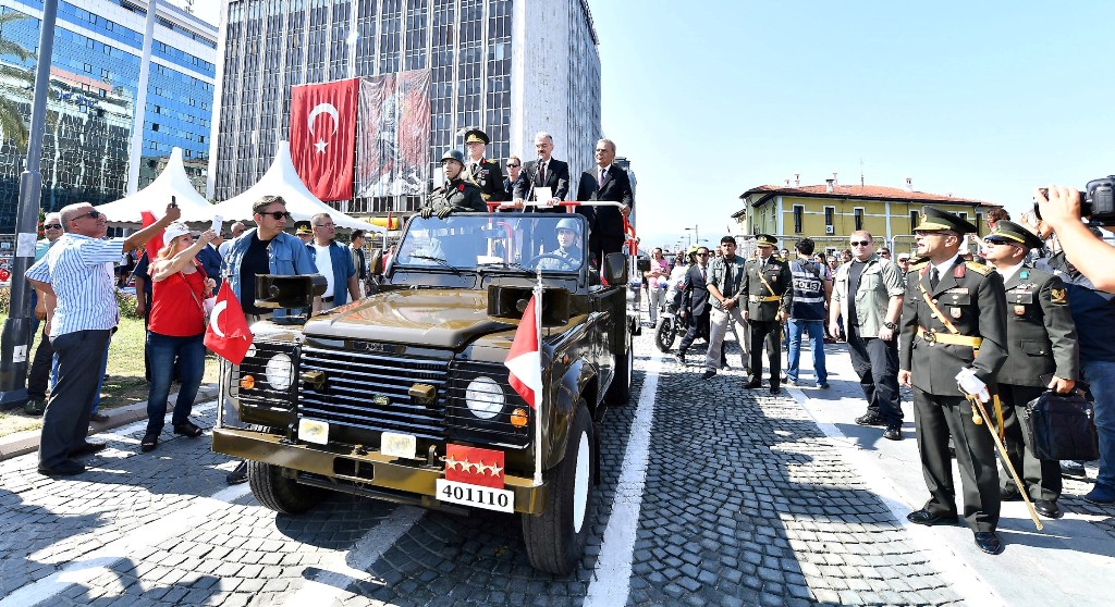 İzmir'de 'Zafer' sevinci
