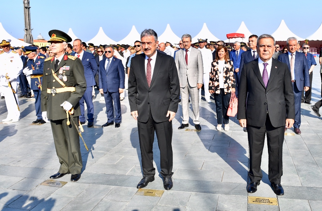 İzmir'de 'Zafer' sevinci
