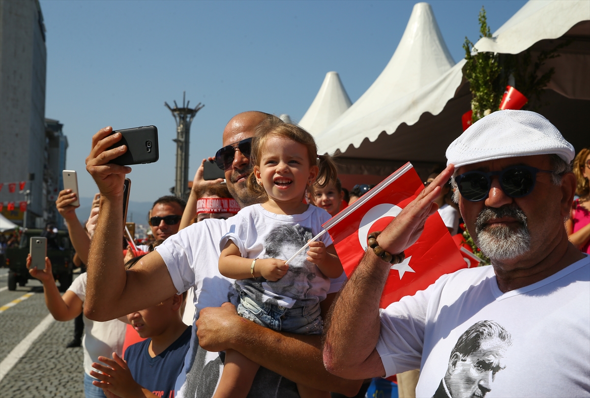 İzmir'de 'Zafer' sevinci