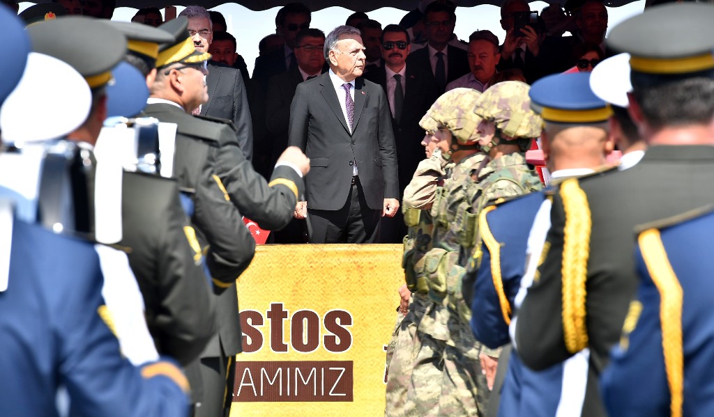 İzmir'de 'Zafer' sevinci