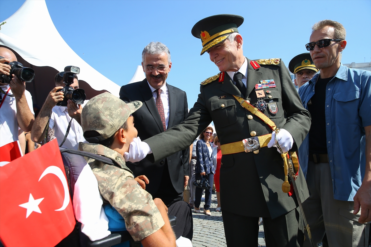 İzmir'de 'Zafer' sevinci