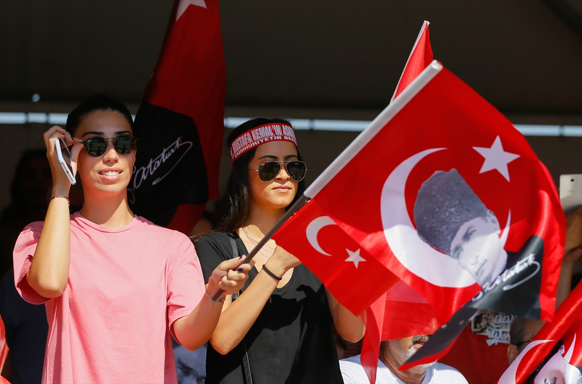 İzmir'de 'Zafer' sevinci