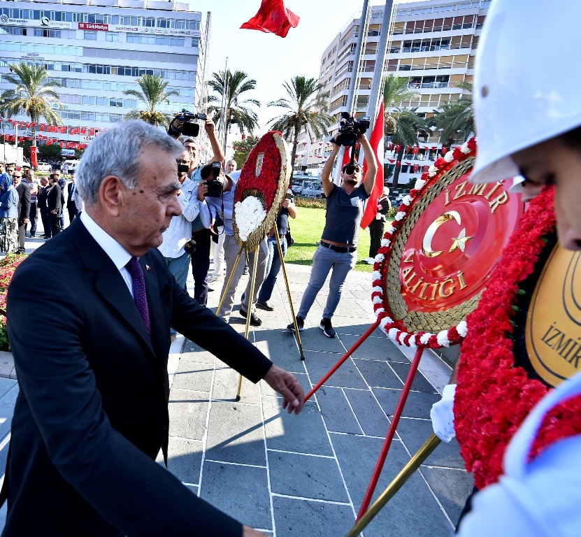 İzmir'de 'Zafer' sevinci