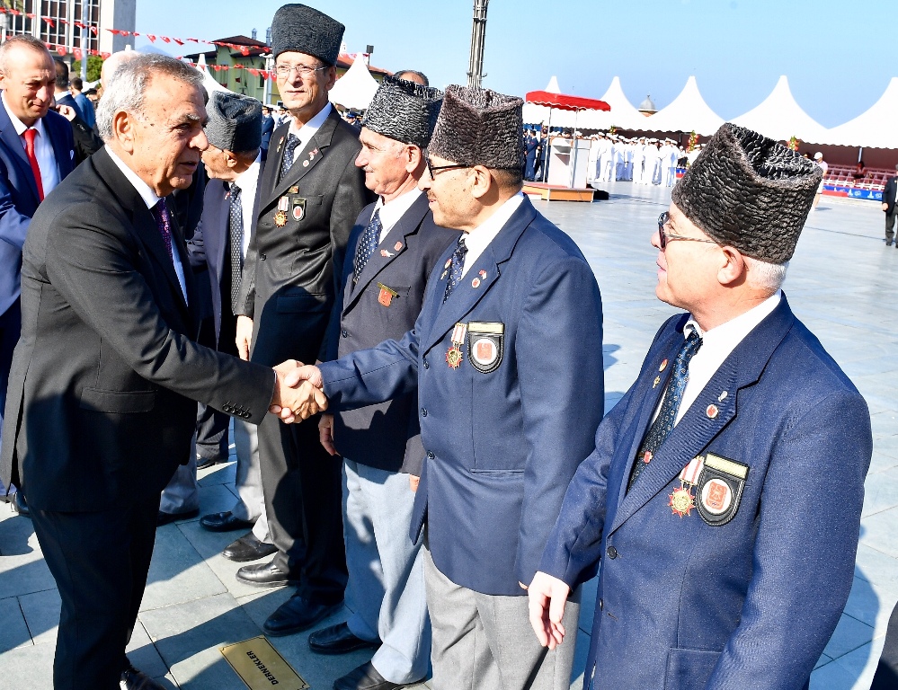 İzmir'de 'Zafer' sevinci