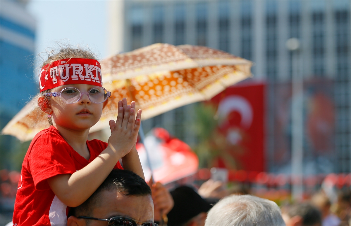İzmir'de 'Zafer' sevinci