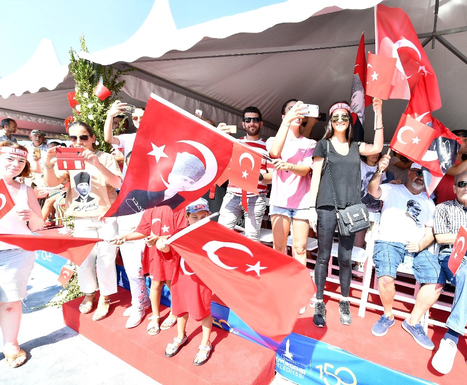 İzmir'de 'Zafer' sevinci