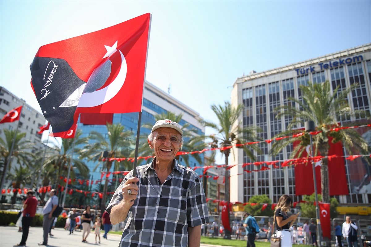 İzmir'de 'Zafer' sevinci