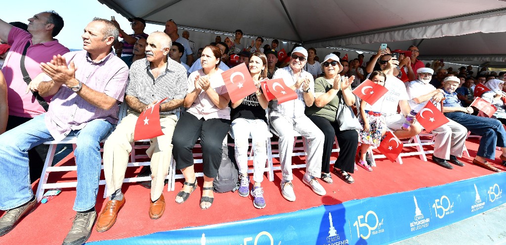 İzmir'de 'Zafer' sevinci