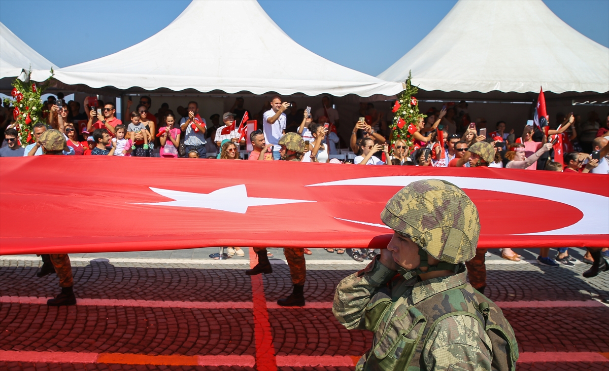 İzmir'de 'Zafer' sevinci