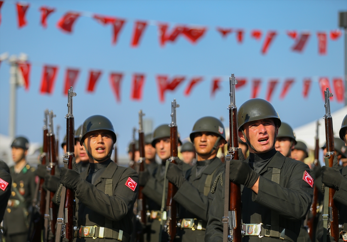 İzmir'de 'Zafer' sevinci