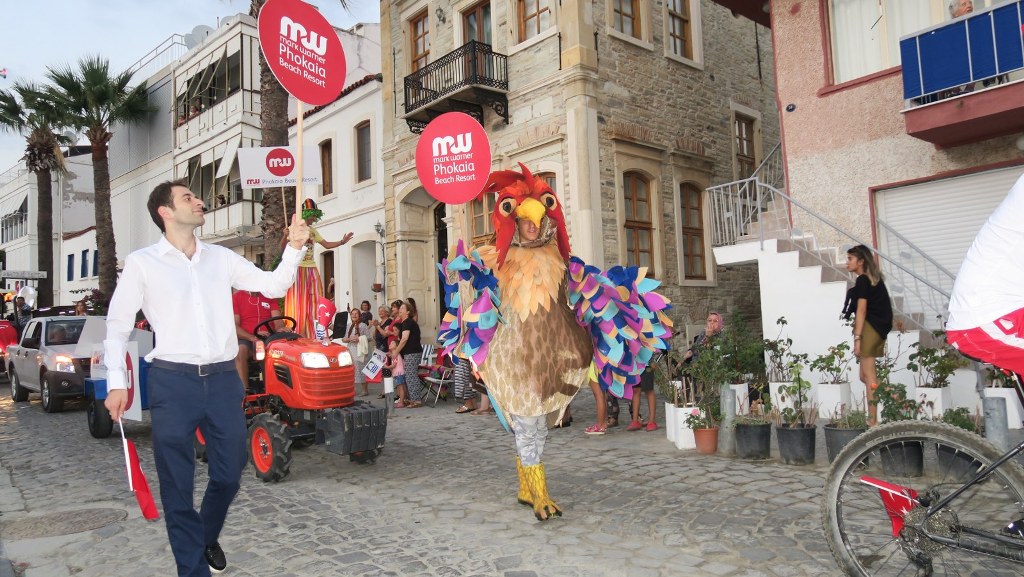 Foça'da 'tarihi' kortej