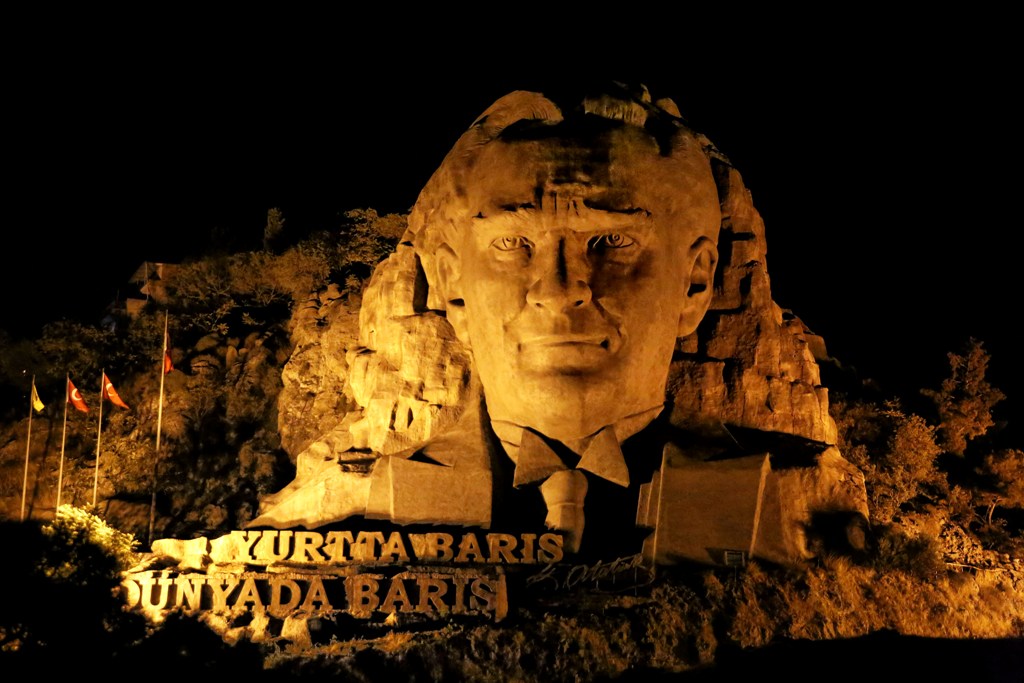 Buca Atatürk Eğitim Atölyesi açıldı