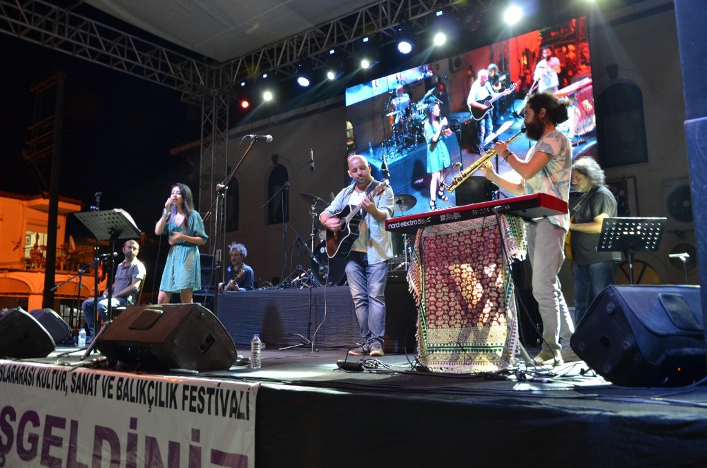 Foça'da 'tarihi' kortej