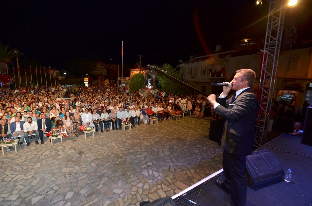 Foça'da 'tarihi' kortej