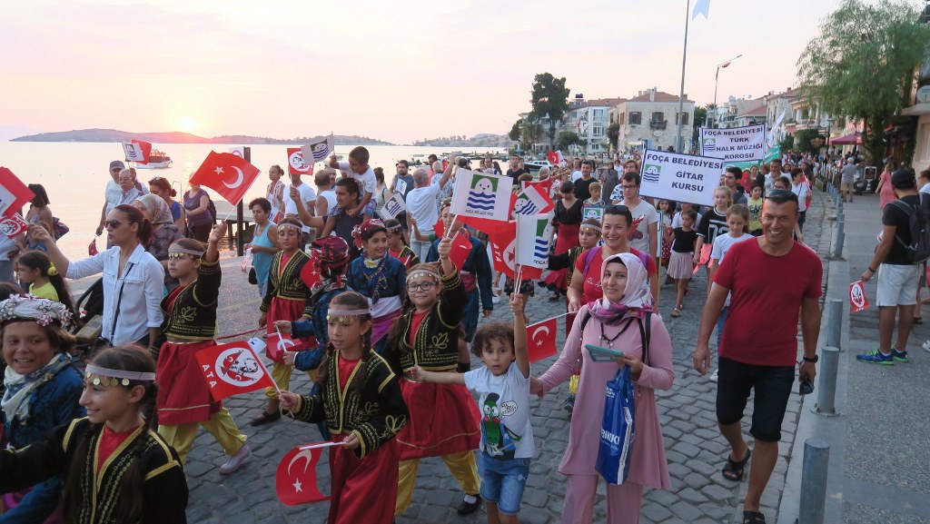 Foça'da 'tarihi' kortej