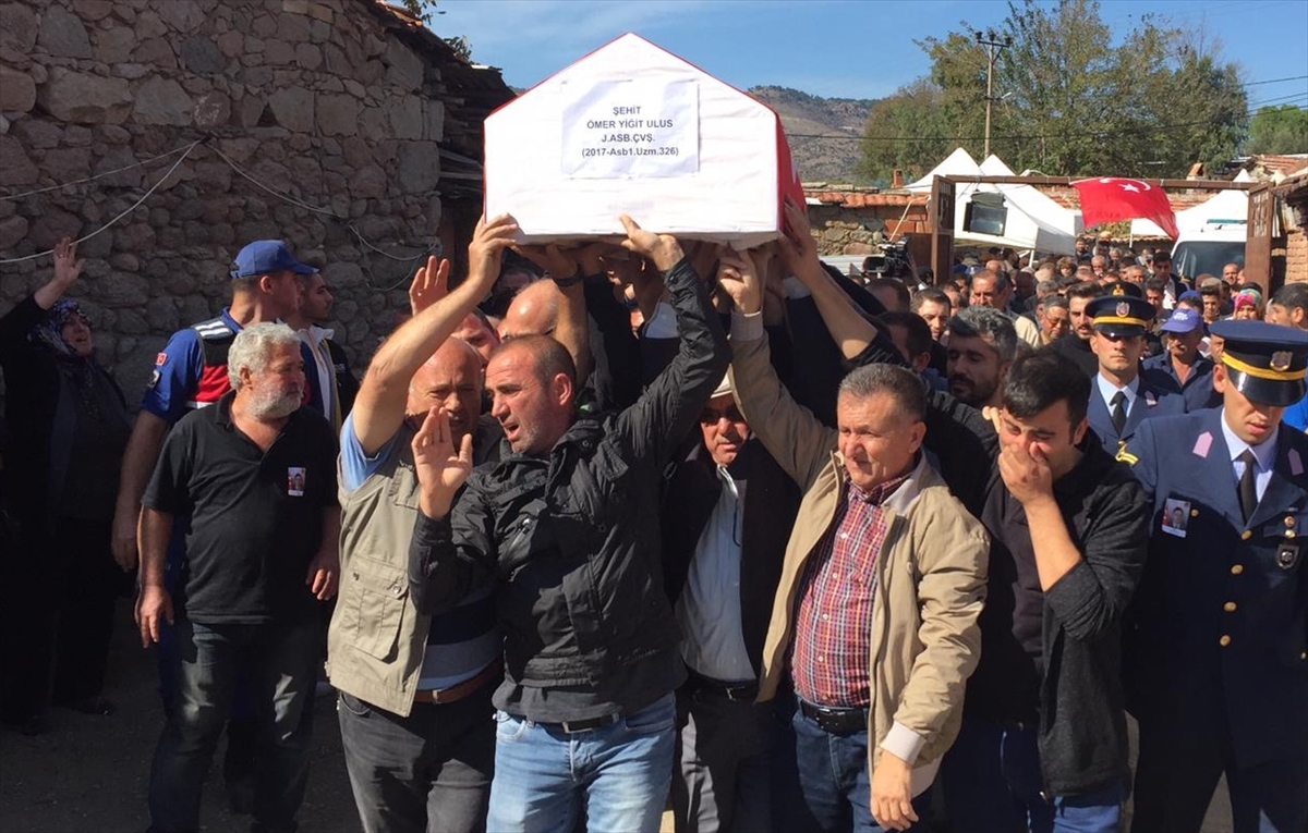 İzmir şehidini uğurladı