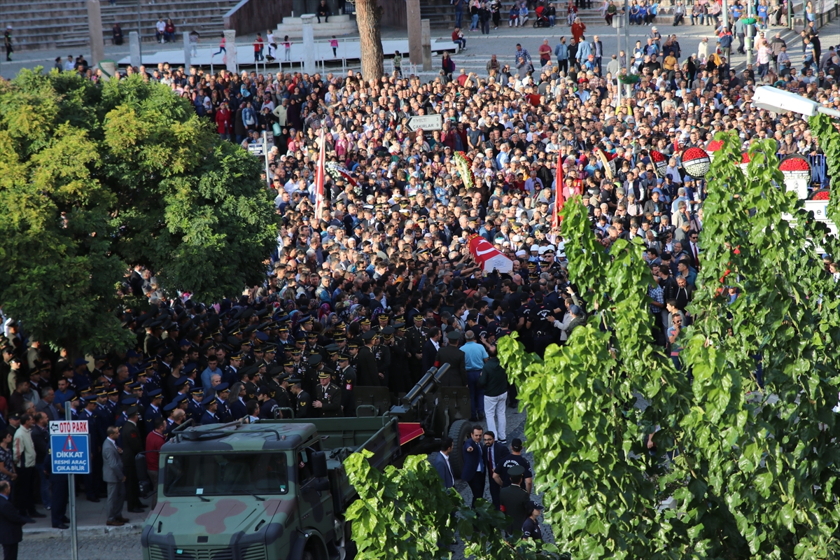 İzmir şehidini uğurladı