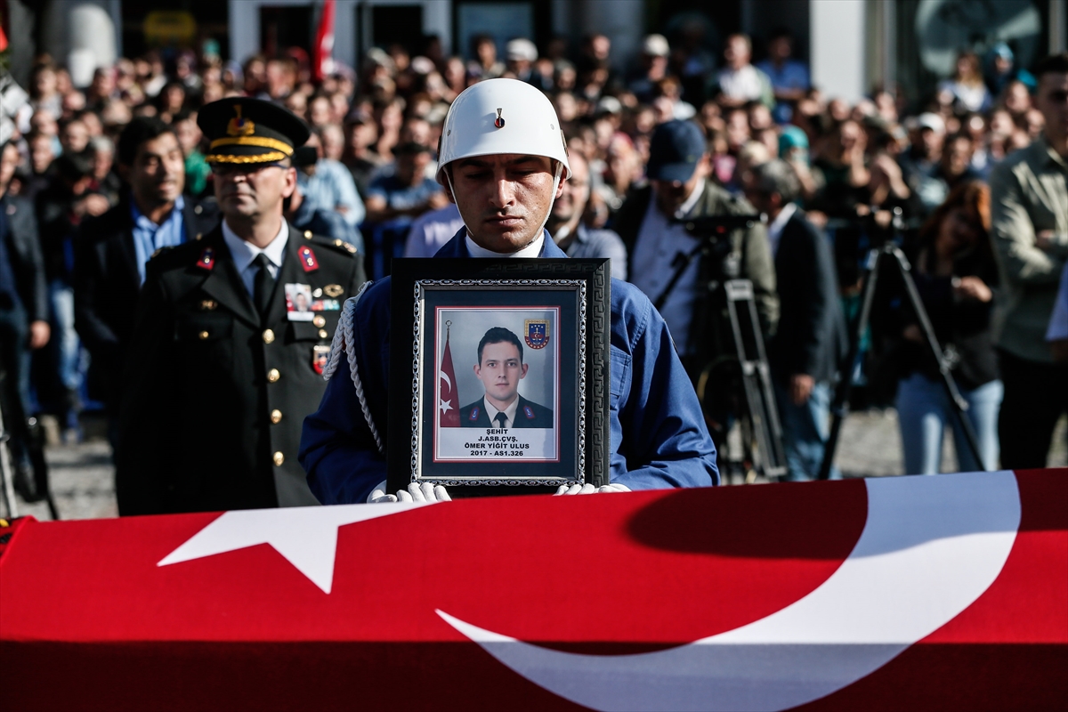 İzmir şehidini uğurladı