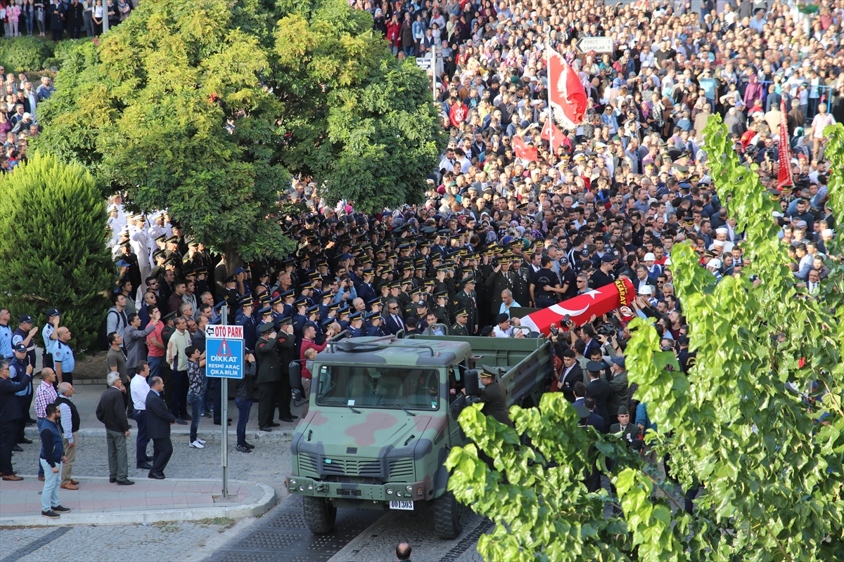 İzmir şehidini uğurladı