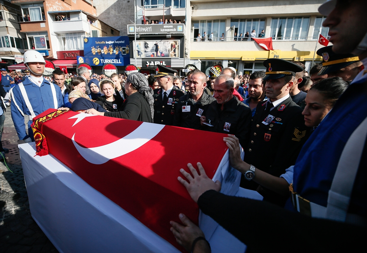 İzmir şehidini uğurladı