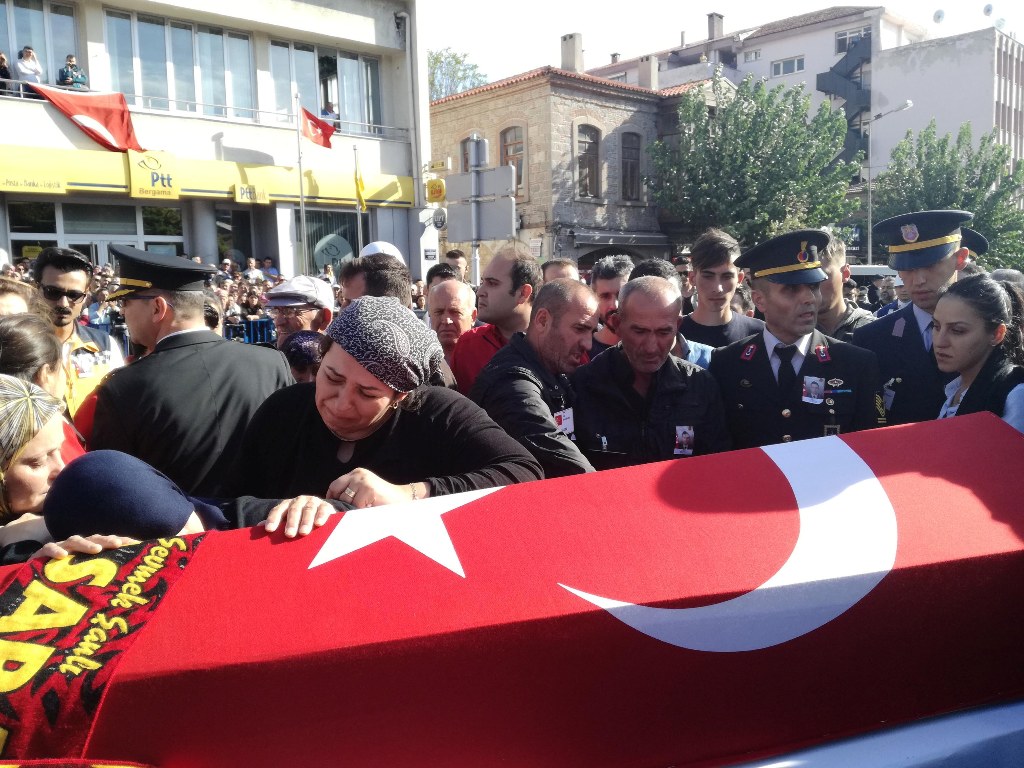 İzmir şehidini uğurladı