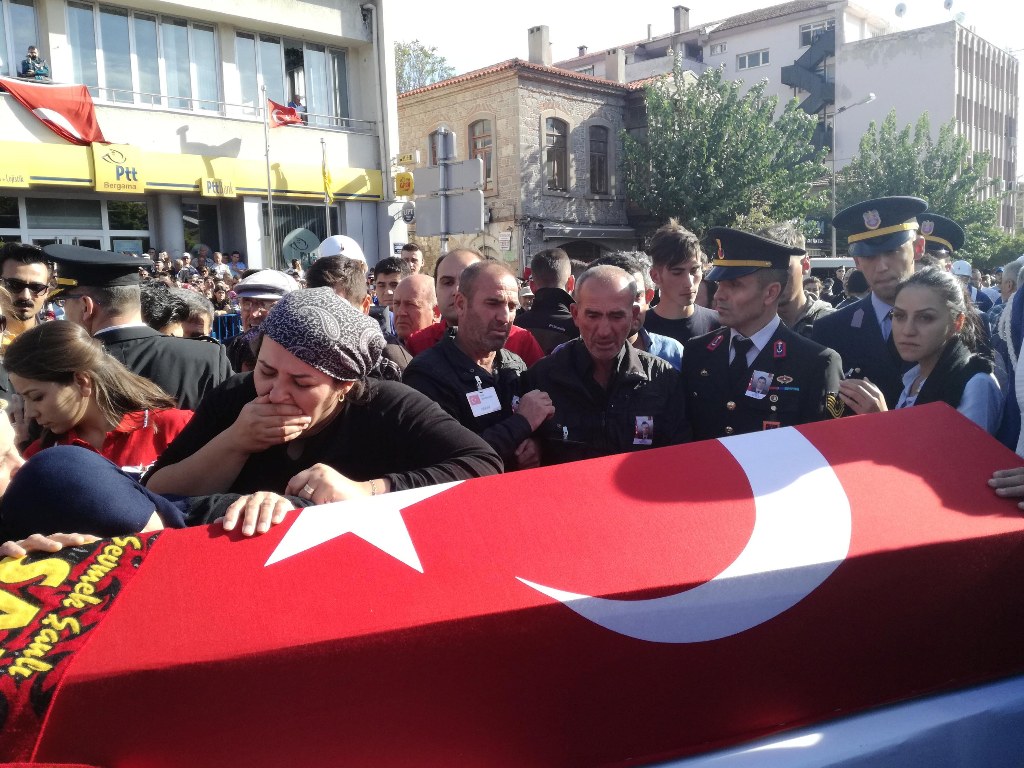 İzmir şehidini uğurladı