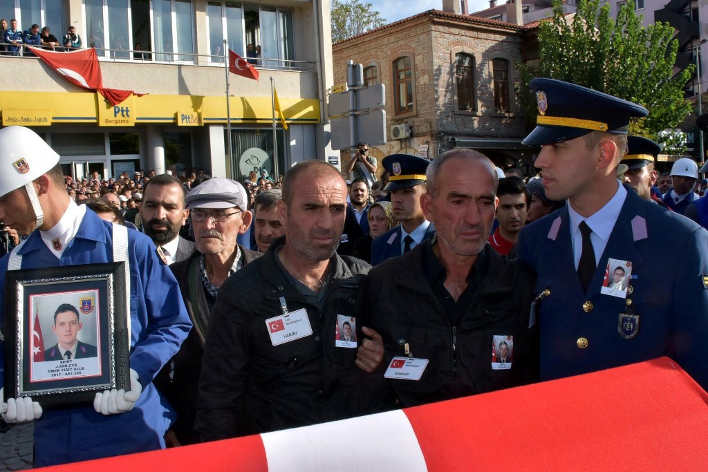 İzmir şehidini uğurladı