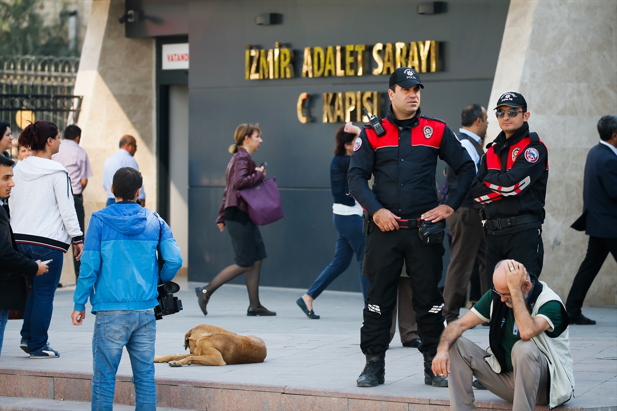İzmir Adliyesi'nde gaz paniği