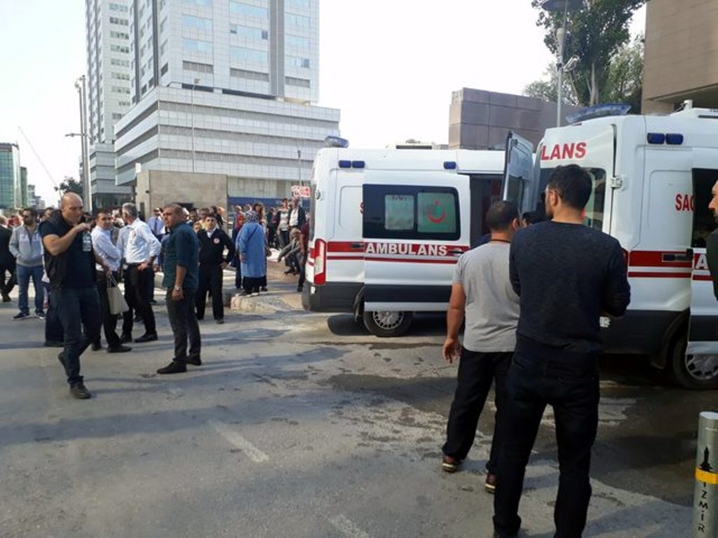 İzmir Adliyesi'nde gaz paniği