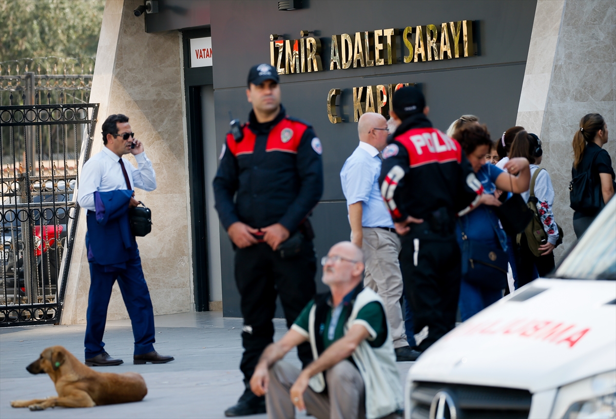 İzmir Adliyesi'nde gaz paniği
