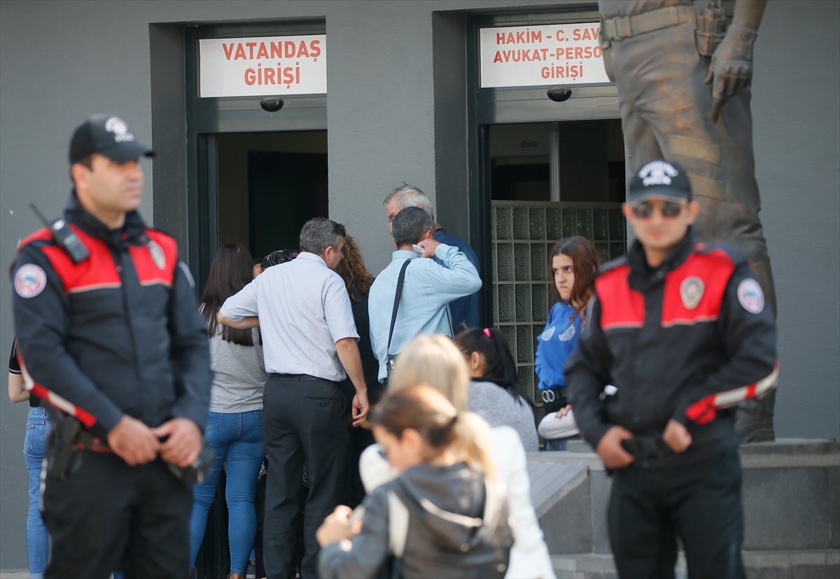 İzmir Adliyesi'nde gaz paniği
