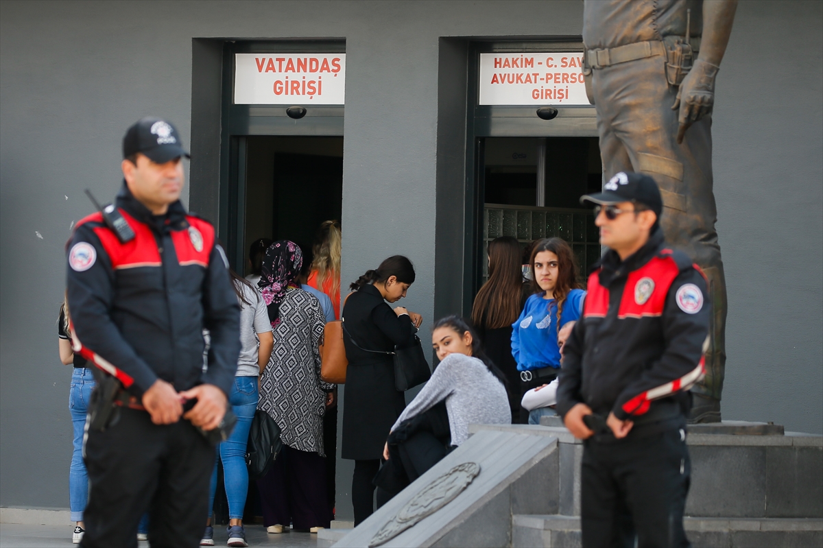 İzmir Adliyesi'nde gaz paniği