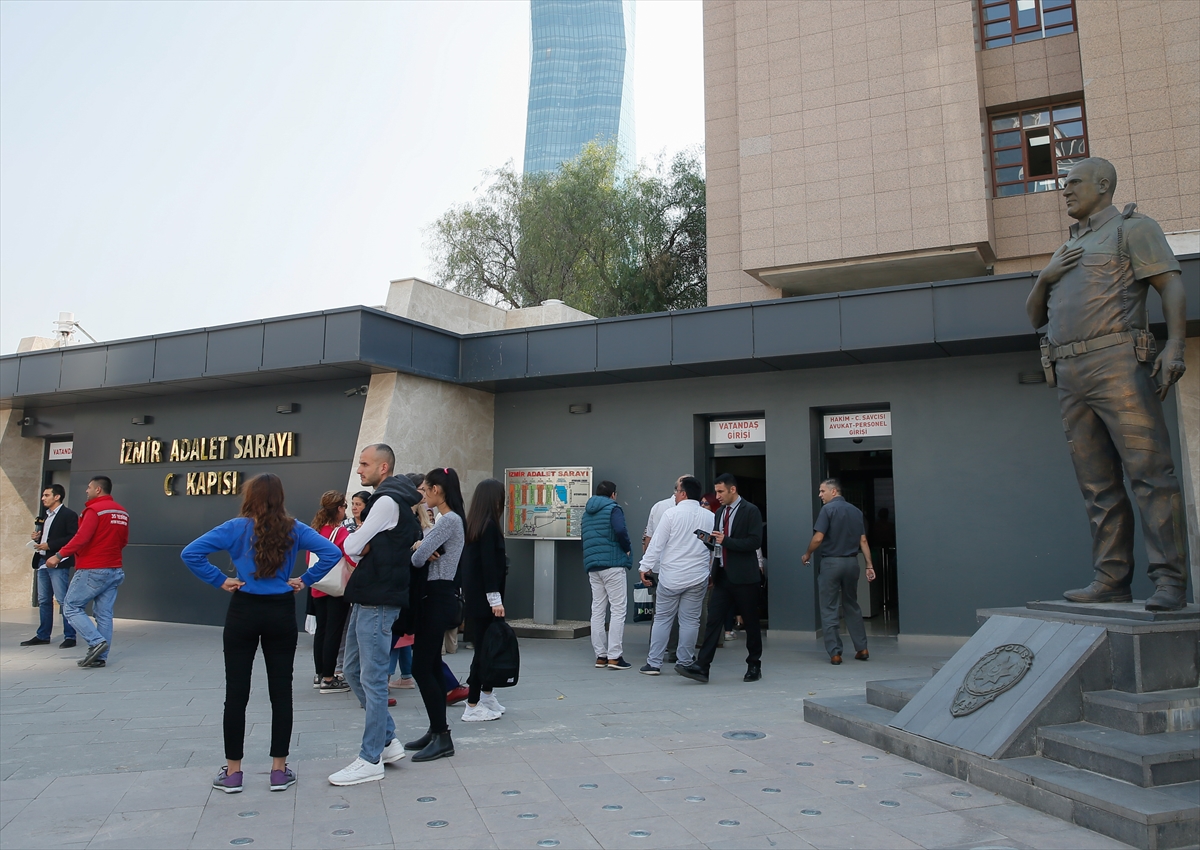 İzmir Adliyesi'nde gaz paniği