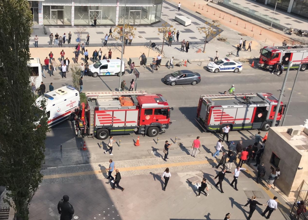 İzmir Adliyesi'nde gaz paniği